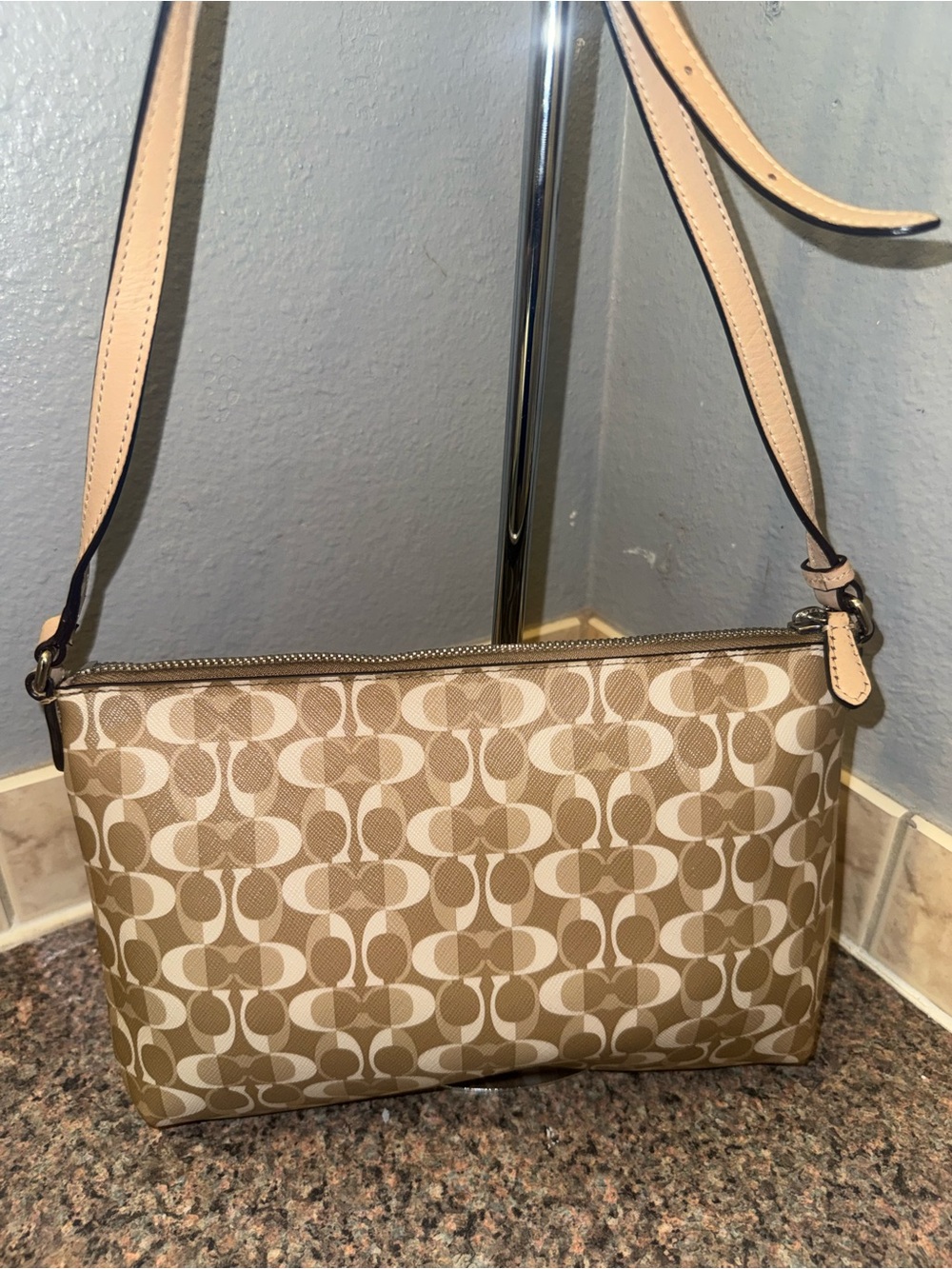 Coach Peyton Dream C East West Swingpack Crossbody Bag EUC - Picture 2 of 7